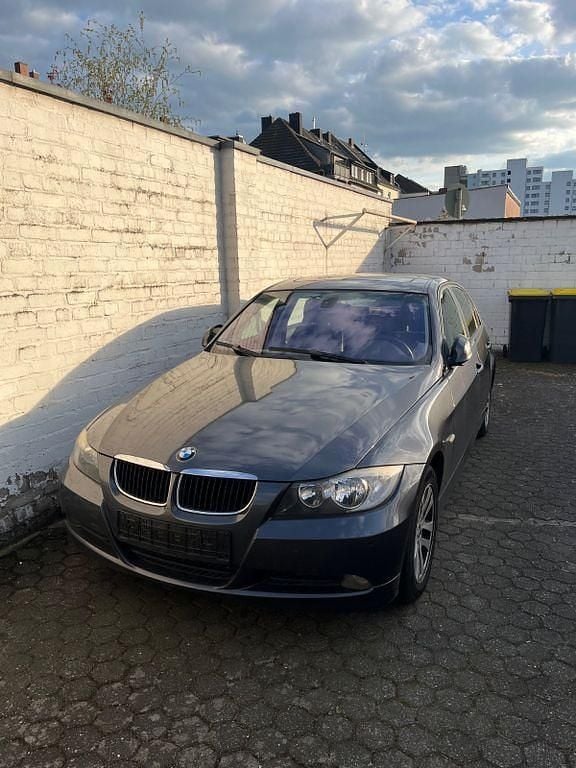 Gebraucht BMW 320 150 PS (110 kW) 2006 Grau Limousine