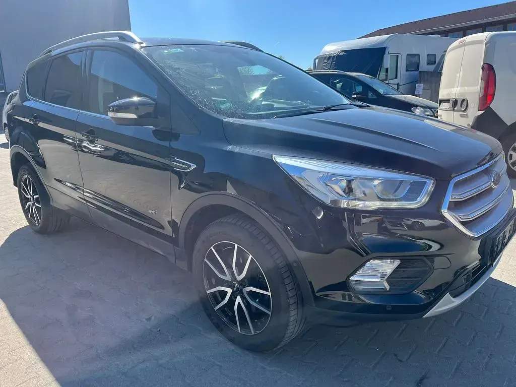 Gebraucht Ford Kuga Titanium 150 PS (110 kW) 2018 Schwarz SUV
