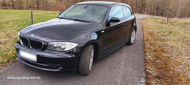Gebraucht BMW 116 122 PS (89 kW) 2009 Schwarz Kleinwagen