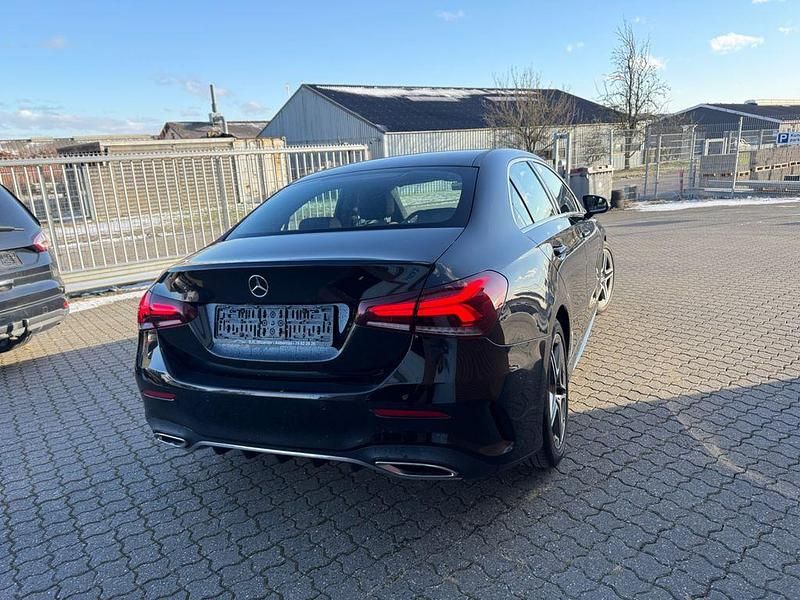 Gebraucht Mercedes A180 AMG line 116 PS (85 kW) 2019 Schwarz Limousine