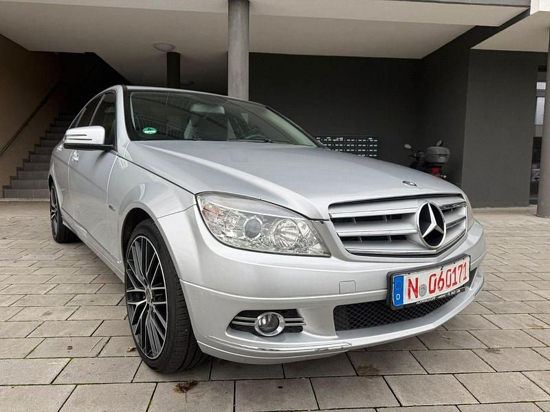 Silber Gebraucht 2009 Mercedes C250 Limousine | 3.950 € (Superpreis) - Bild 1/4