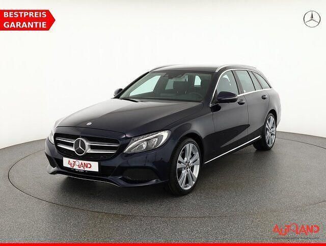 Blau Gebraucht 2017 Mercedes C300 Avantgarde Limousine | 28.950 € (Fairer Preis) - Bild 1/2