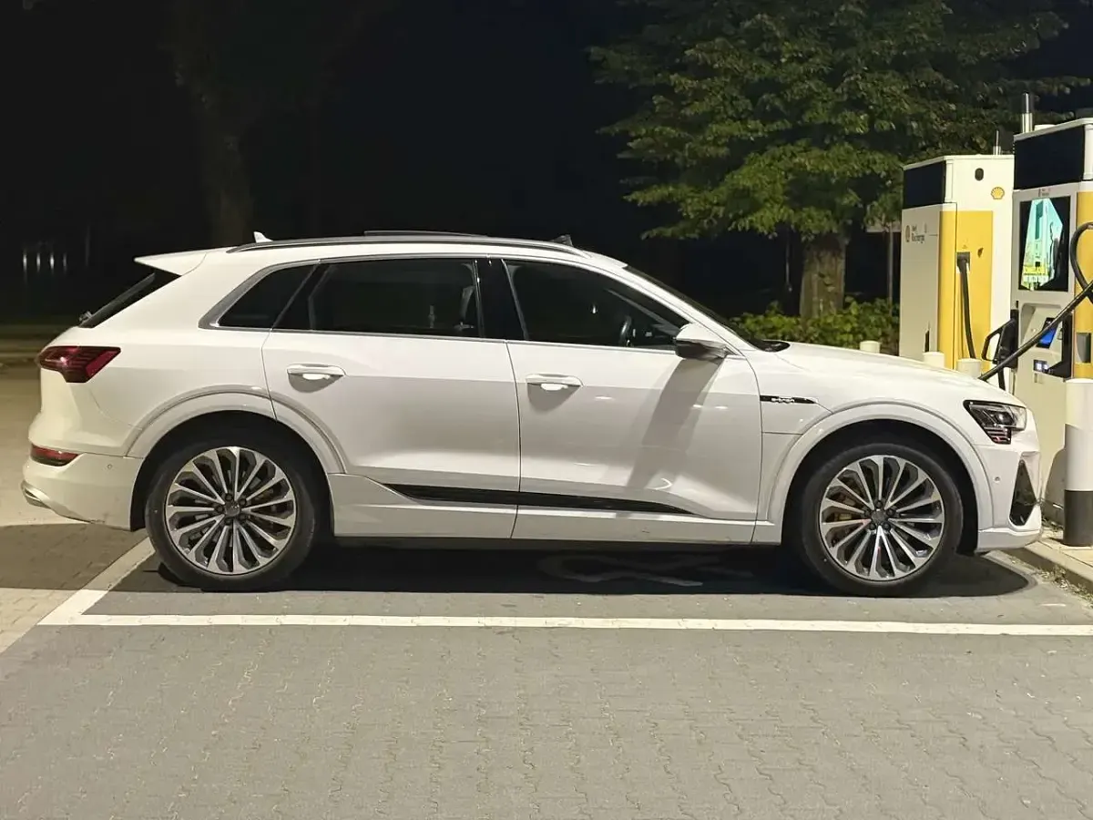 Gebraucht Audi e-tron S-Line 242 kW (330 PS) 2020 Weiß SUV