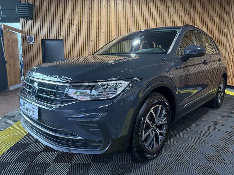 Grau Gebraucht 2022 VW Tiguan Life SUV | 29.990 € (Fairer Preis) - Bild 1/4
