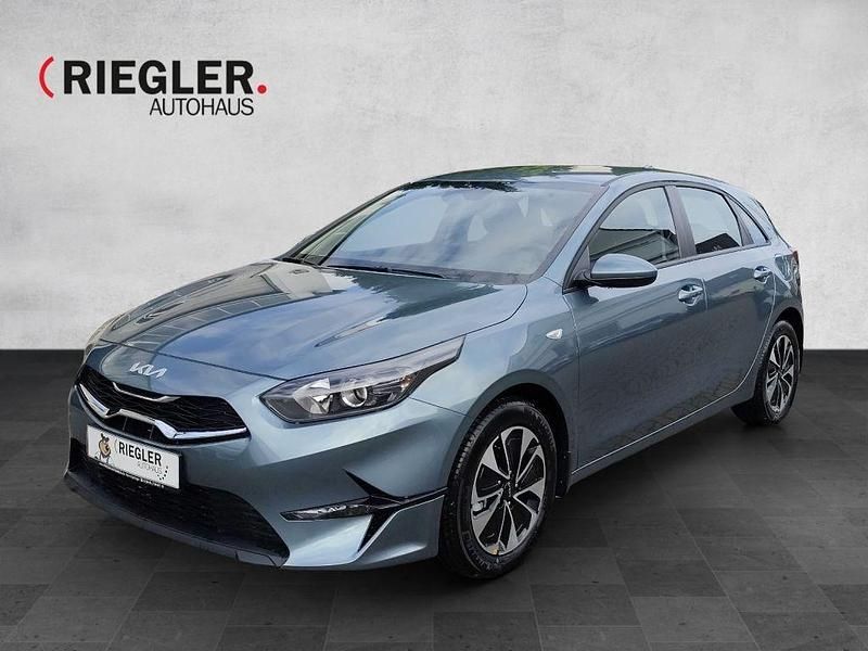 Grau Neu 2025 Kia Ceed Vision Limousine | 23.450 € (Fairer Preis) - Bild 1/4