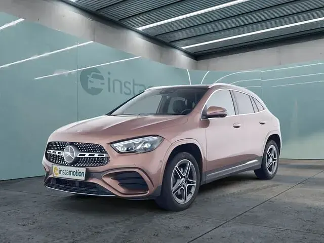 Gebraucht Mercedes GLA250 AMG Line Premium 218 PS (160 kW) 2023 Gold SUV