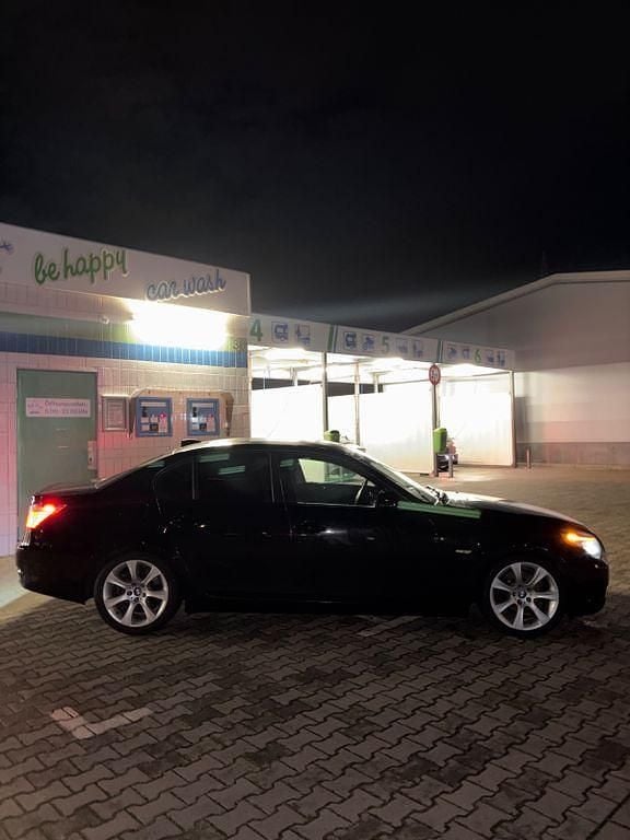 Gebraucht BMW 523 Basis 190 PS (139 kW) 2007 Schwarz Limousine