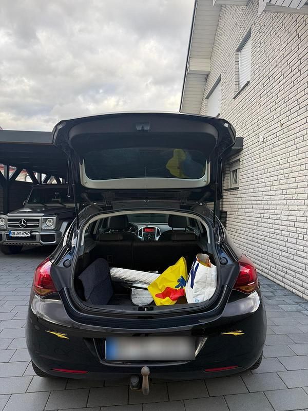 Gebraucht Opel Astra 140 PS (102 kW) 2010 Schwarz Kleinwagen