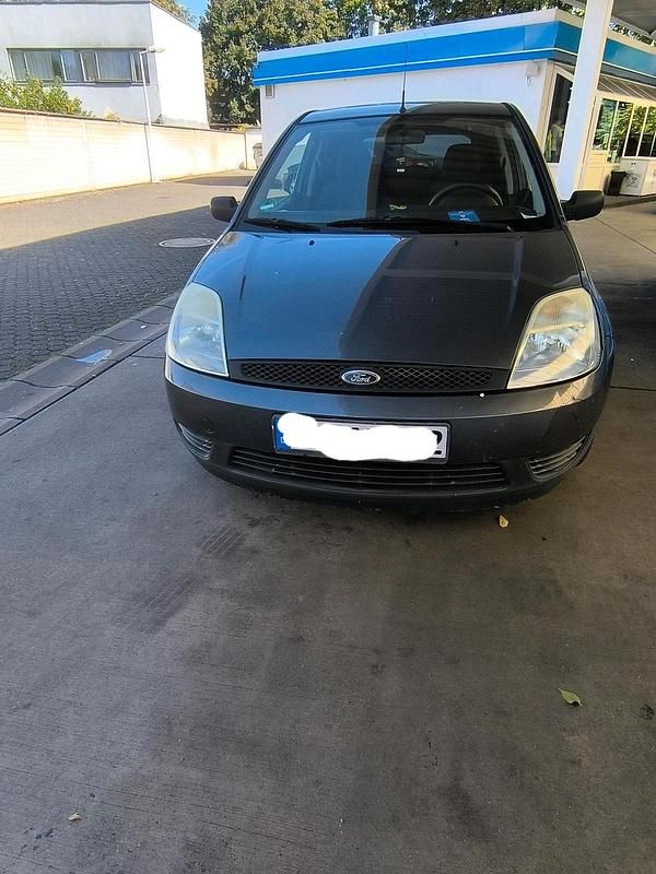 Grau Gebraucht 2004 Ford Fiesta Kleinwagen | 1.000 € - Bild 1/4