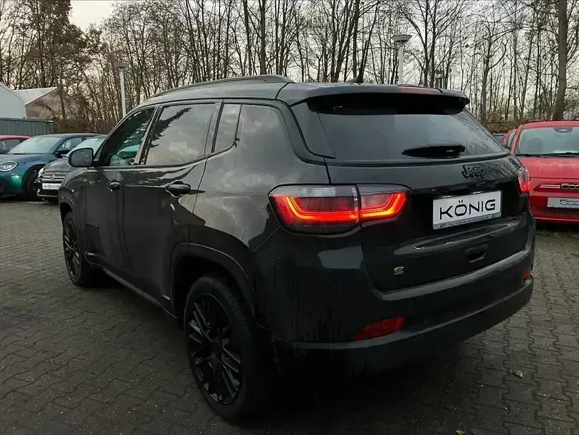 Käytetty Jeep Compass 131 HP (96 kW) 2023 Musta Katumaasturi