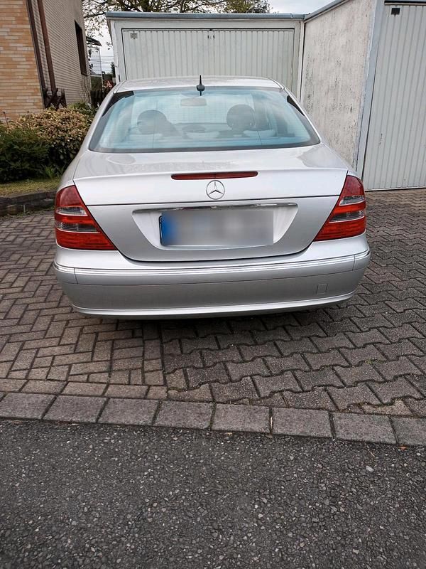 Usata Mercedes E320 225 CV (165 kW) 2004 Argento Berlina