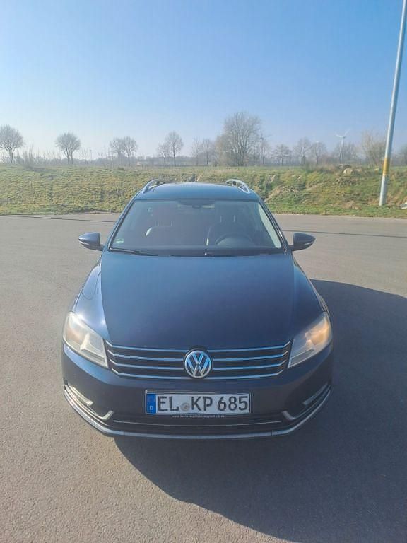 Gebraucht VW Passat Highline 140 PS (102 kW) 2012 Blau Kombi