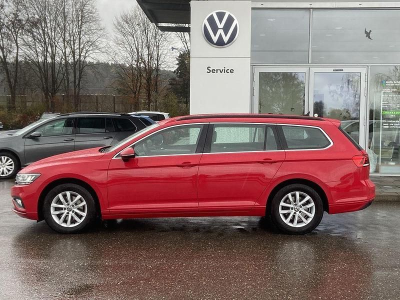 Gebraucht VW Passat Business 122 PS (89 kW) 2023 Rot Kombi