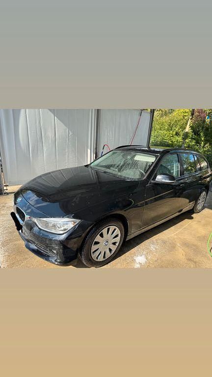 Schwarz Gebraucht 2014 BMW 320 Kombi | 9.500 € (Guter Preis) - Bild 1/4