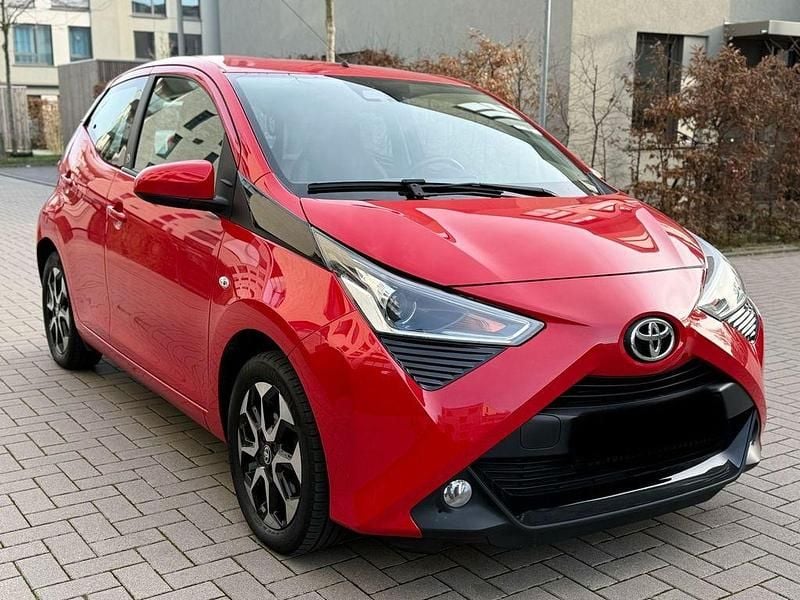 Rot Gebraucht 2020 Toyota Aygo Kleinwagen | 10.699 € (Guter Preis) - Bild 1/4