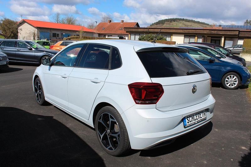 Gebraucht VW Polo Beats 95 PS (69 kW) 2017 White silver metallic Kleinwagen