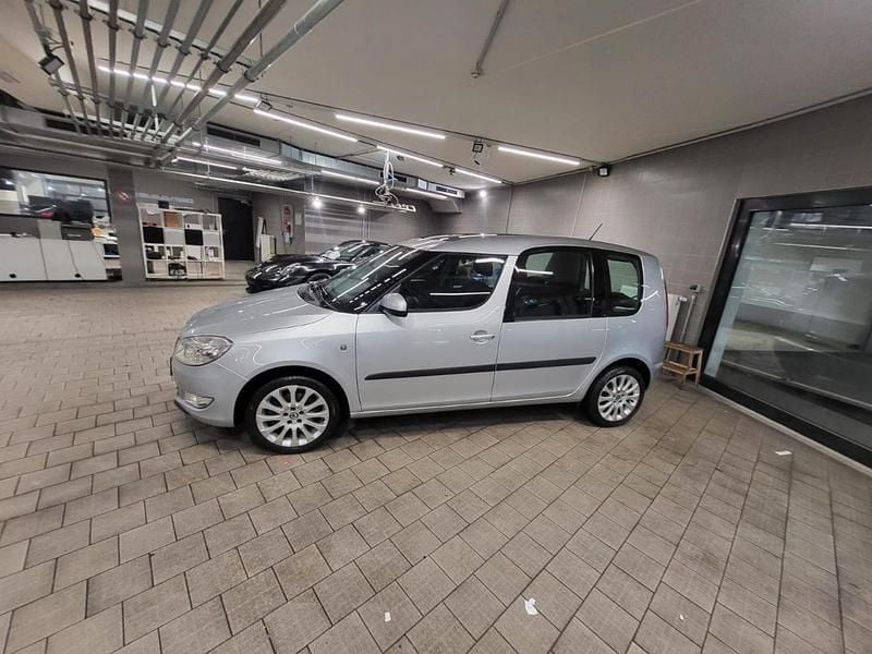 Gebraucht Skoda Roomster 77 PS (56 kW) 2011 Silber Van / Kleinbus