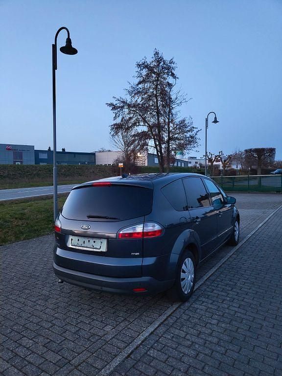 Gebraucht Ford S-MAX Titanium 140 PS (102 kW) 2009 Grau Van / Kleinbus
