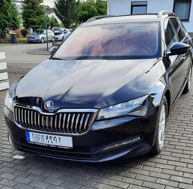 Schwarz Gebraucht 2022 Skoda Superb Kombi | 22.800 € (Superpreis) - Bild 1/4