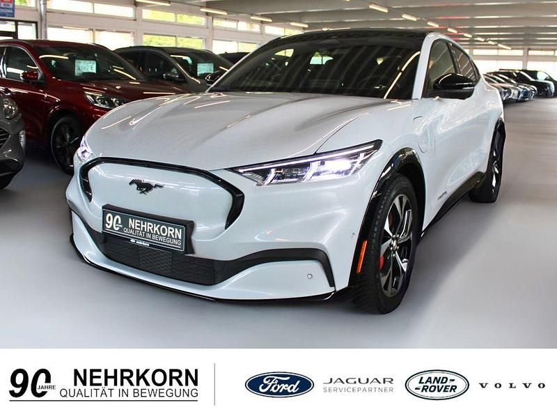 Weiß Gebraucht 2021 Ford Mustang Mach-E SUV | 30.990 € (Guter Preis) - Bild 1/4