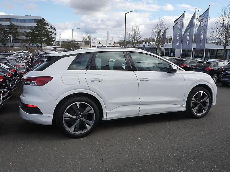 Gebraucht Audi Q4 e-tron Advanced 150 kW (204 PS) 2022 Gletscherweiß metallic SUV