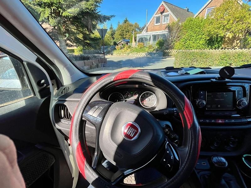 Gebraucht Fiat Doblò 95 PS (69 kW) 2019 Weiß Van / Kleinbus