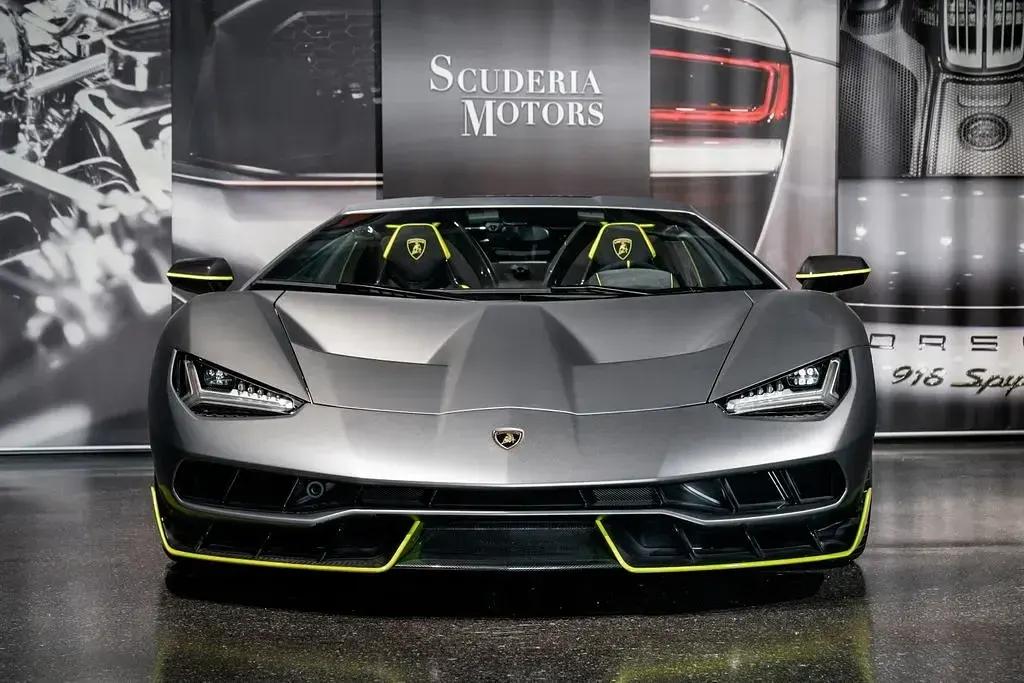 Gebraucht Lamborghini Centenario 770 PS (566 kW) 2018 Ad personam  grigio titan Cabrio