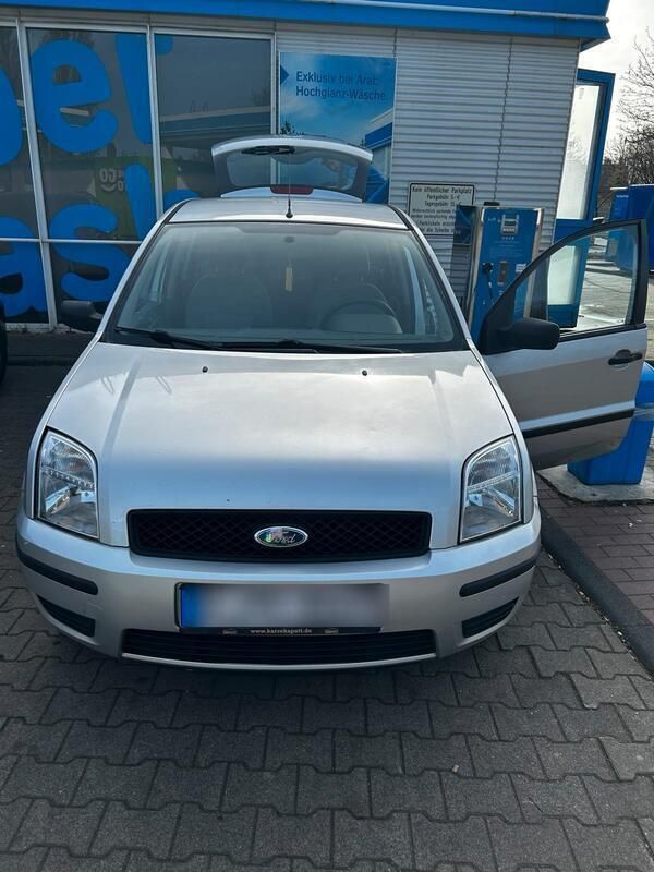 Grau Gebraucht 2004 Ford Fusion Kleinwagen | 2.100 € (Fairer Preis) - Bild 1/4
