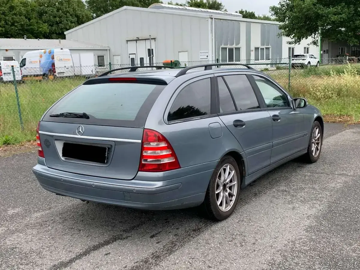 Gebraucht Mercedes 220 150 PS (110 kW) 2005 Blau Kombi
