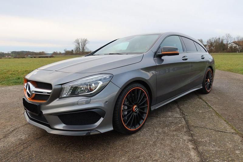 Grau Gebraucht 2016 Mercedes CLA45 AMG Shooting Brake AMG Kombi | 32.700 € (Fairer Preis) - Bild 1/4