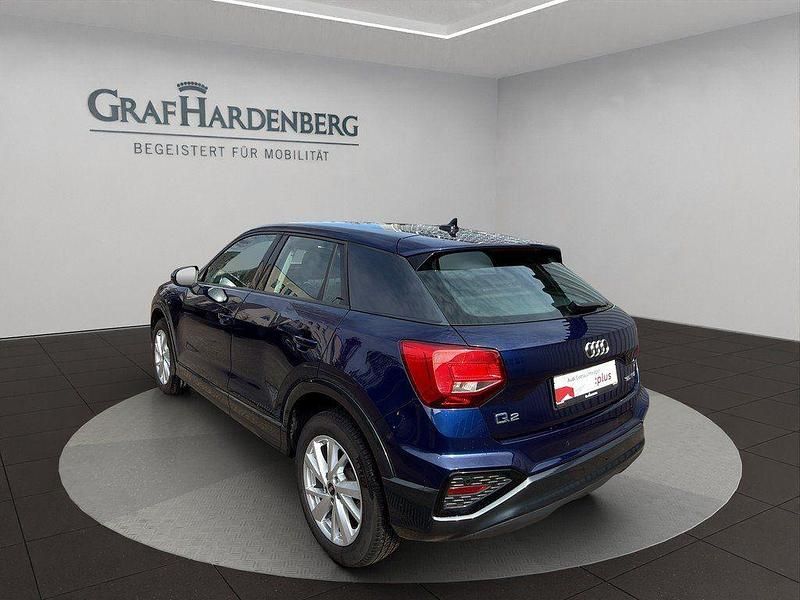 Gebraucht Audi Q2 Ambiente 150 PS (110 kW) 2022 Navarrablau metallic SUV
