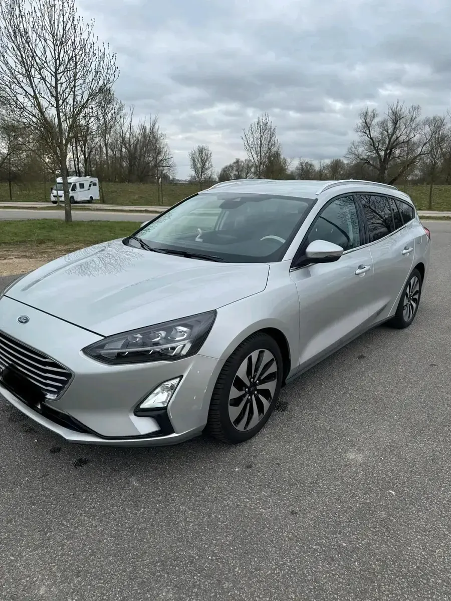 Używany Ford Focus Cool & Connect 120 KM (88 kW) 2019 Srebrny Kombi