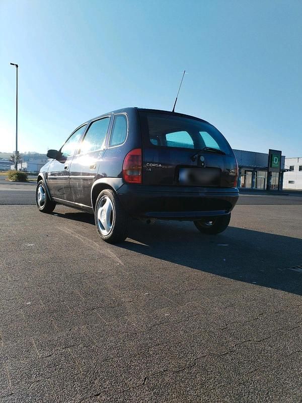 Gebraucht Opel Corsa 60 PS (44 kW) 1997 Blau Kleinwagen