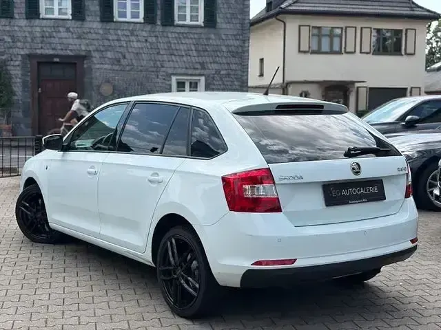 Gebraucht Skoda Rapid Ambition 90 PS (66 kW) 2015 Weiß Kleinwagen