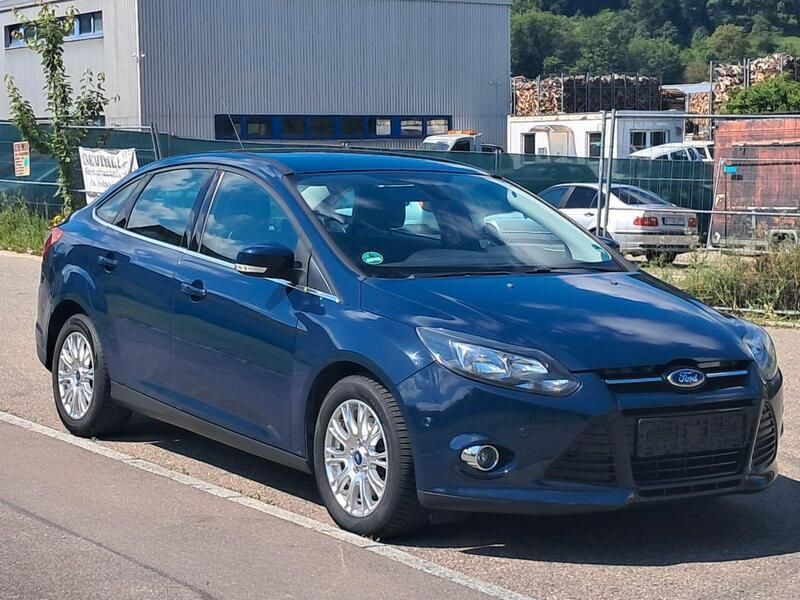 Gebraucht Ford Focus Titanium 182 PS (133 kW) 2011 Blau Limousine