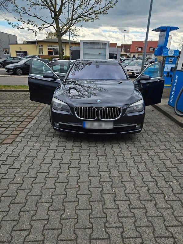 Gebraucht BMW 730L 245 PS (180 kW) 2011 Braun Limousine