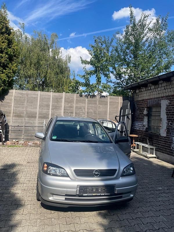 Grau Gebraucht 2003 Opel Astra Limousine | 1.190 € (Guter Preis) - Bild 1/4