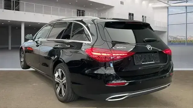 Gebraucht Mercedes C300e 313 PS (230 kW) 2023 Schwarz Limousine