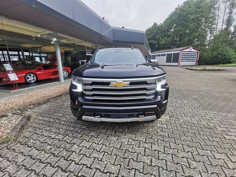 Neu Chevrolet Silverado 426 PS (313 kW) 2025 Schwarz SUV
