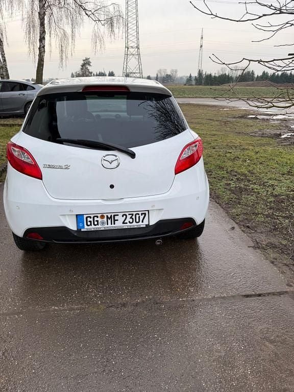Gebraucht Mazda 2 Center-Line 84 PS (61 kW) 2012 Weiß Kleinwagen