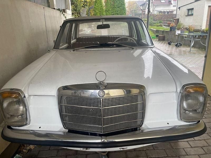 Weiß Gebraucht 1968 Mercedes 200 Limousine | 6.500 € - Bild 1/4