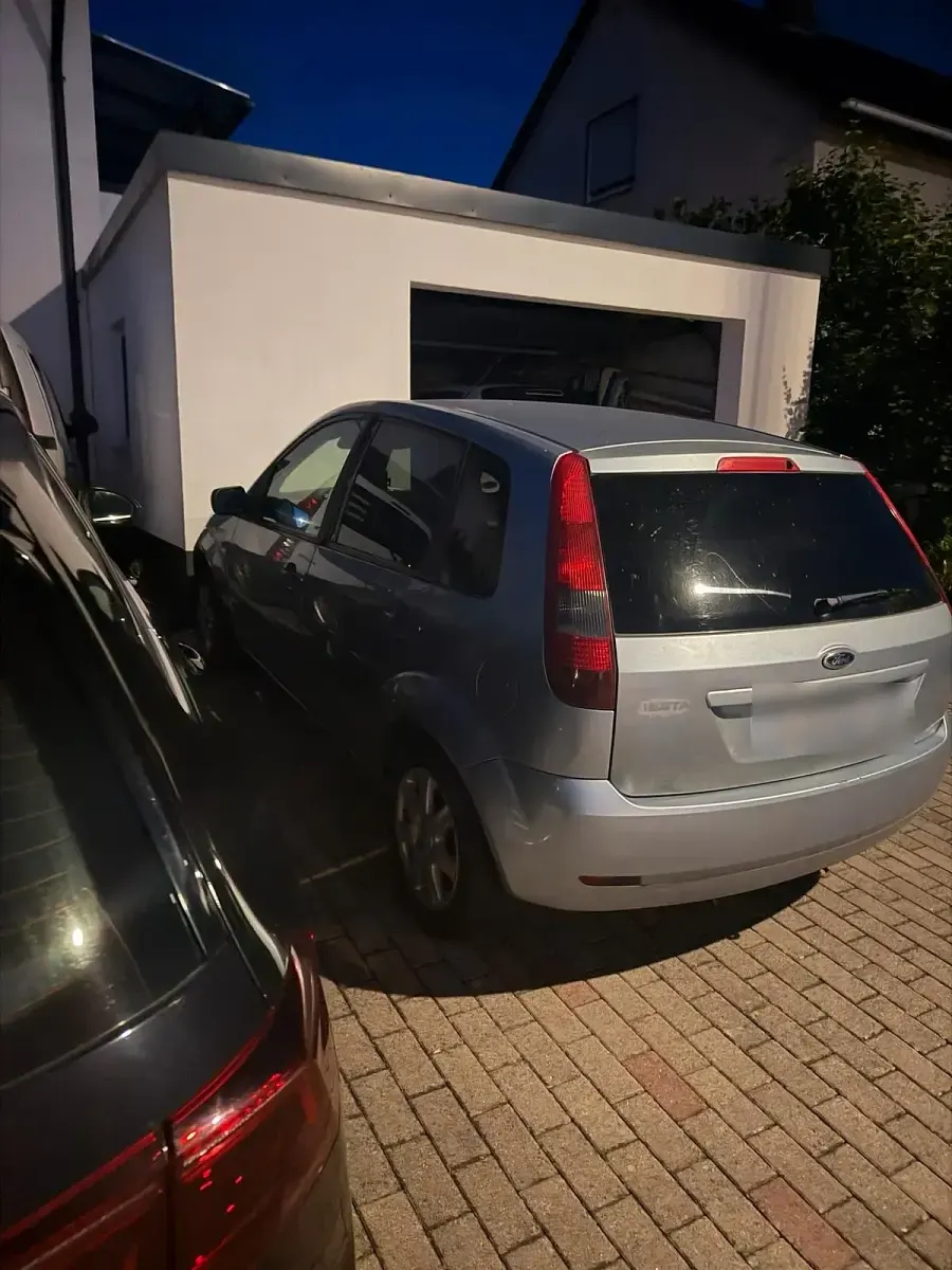 Gebraucht Ford Fiesta 81 PS (59 kW) 2006 Blau Kleinwagen