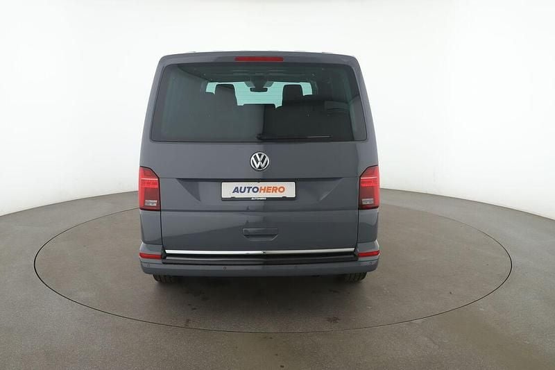 Second-hand VW Multivan Generation Six 150 CP (110 kW) 2022 Gri Monovolum