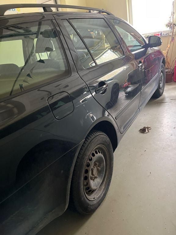 Gebraucht Skoda Octavia Active 105 PS (77 kW) 2012 Schwarz Kombi