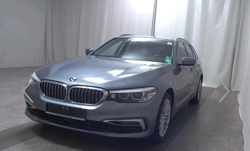 Grau Gebraucht 2019 BMW 520 Luxury Line Kombi | 19.490 € (Superpreis) - Bild 1/4