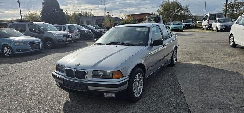 Silber Gebraucht 1997 BMW 318 Limousine | 3.990 € (Guter Preis) - Bild 1/4