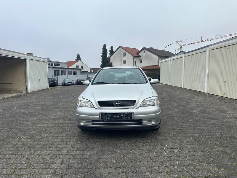 Grau Gebraucht 1998 Opel Astra Limousine | 1.700 € (Guter Preis) - Bild 1/4