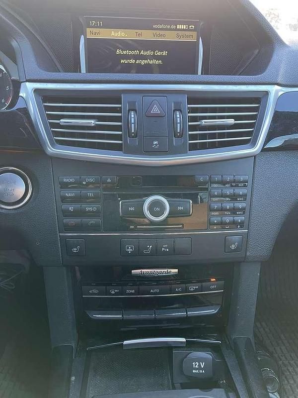 Gebraucht Mercedes E350 Avantgarde 231 PS (169 kW) 2009 Braun Limousine