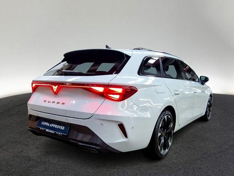 Gebraucht Cupra Leon 150 PS (110 kW) 2025 Glacial weiß metallic Kombi