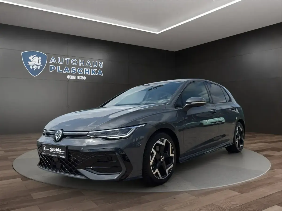 Gebraucht VW Golf VIII R-line 150 PS (110 kW) 2025 Limousine